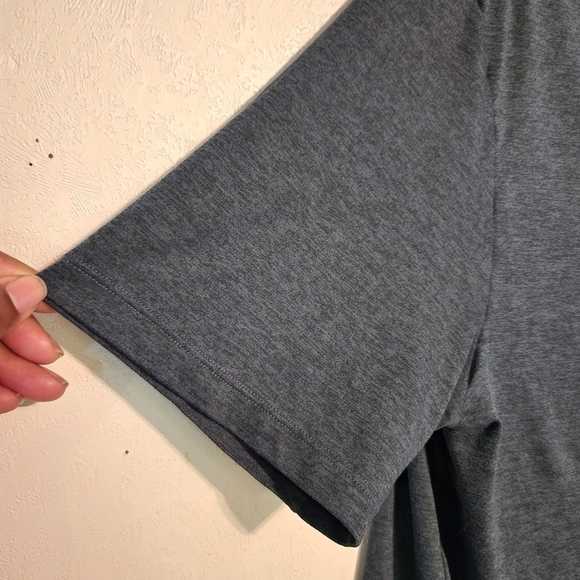 Fabletics Short Sleeve Tee Size S - Picture 2 of 9